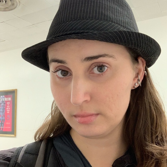 Meet your Posher, Karen - Picture 1 of 3